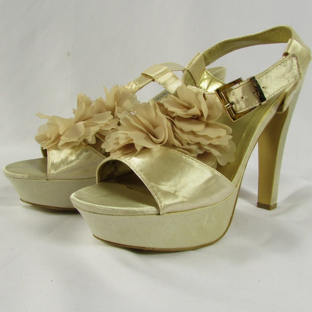 Madden Girl MADDEY Gold T-Strap Flower Front Heels - Picture 10 of 10